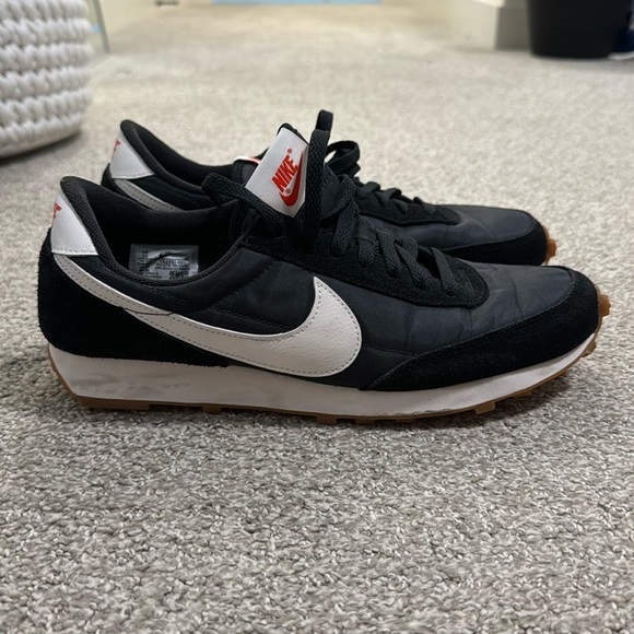 Nike runners - Picture 1 of 3